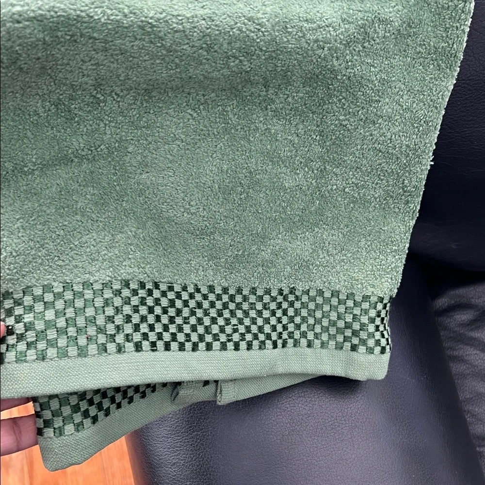 Green Poinsettia Embroidered Towel Set